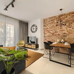 impero-apartment-elite-poznan-parking.poznan-hotels.com/